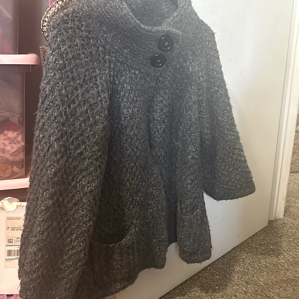 Gray medium Kensie brand 2 buttons at neck very classy